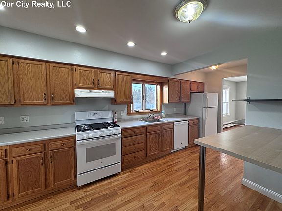 2nd image of 18 Charlton St #2
