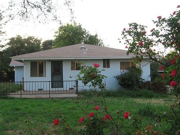 SIDE PATIO OFF KITCHEN
