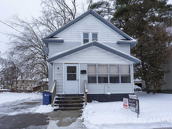 3rd image of 1029 Cooper Ave SE