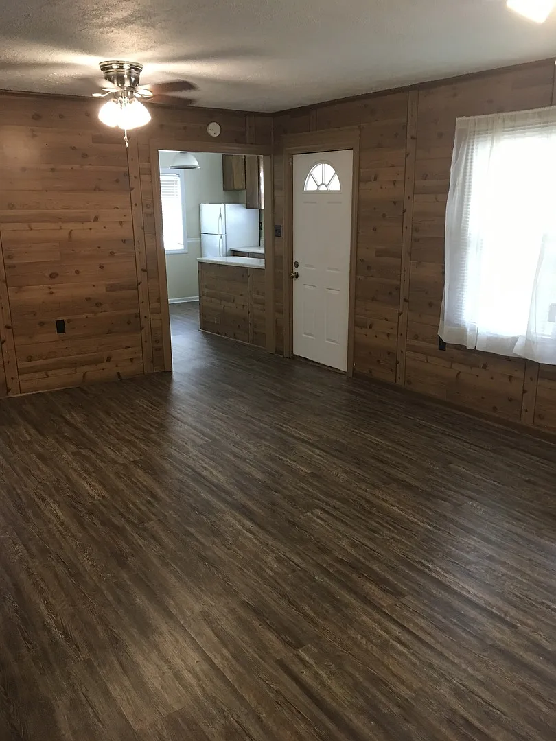 One bed/ one bath house — Photo 2