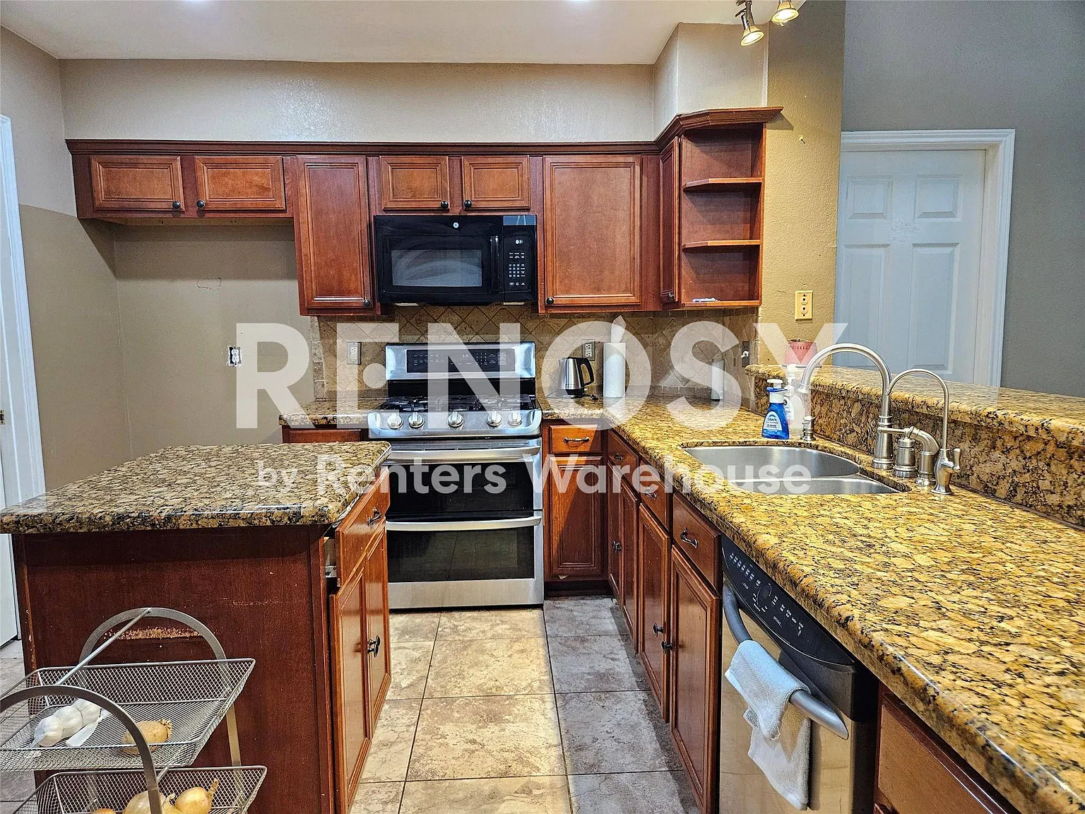 Discover comfort and flexibility in this spacious 4-bedroom, 2.5-bath corner lot home, open to Ho... — Photo 2