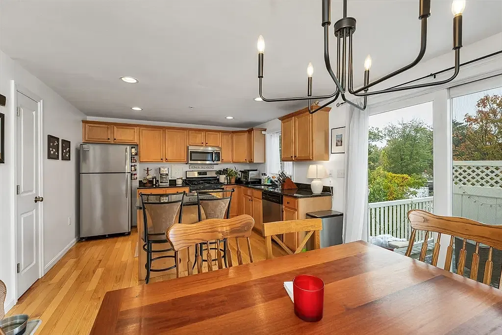 2 bed, 1.5 bath, 1279 sqft, $3,250 — Photo 4
