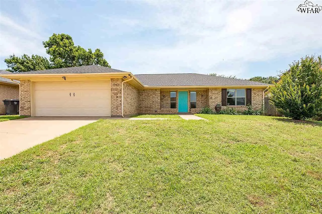 3 bed, 2.0 bath, 1599 sqft, $2,395 — Photo 1