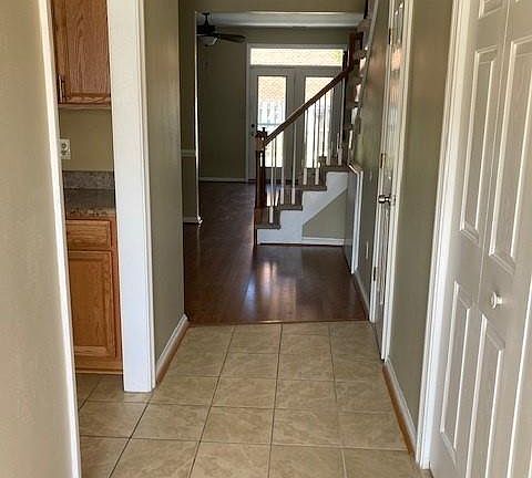 3rd image of 732 Creekside Cres