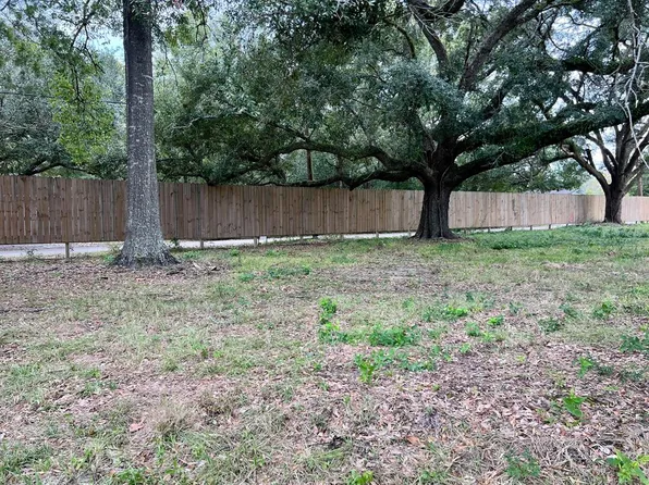 745 S 12th St, Silsbee, TX 77656