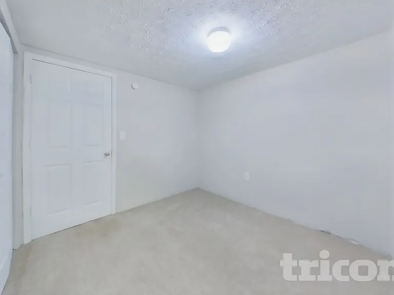 87 Princeton Dr — Photo 17