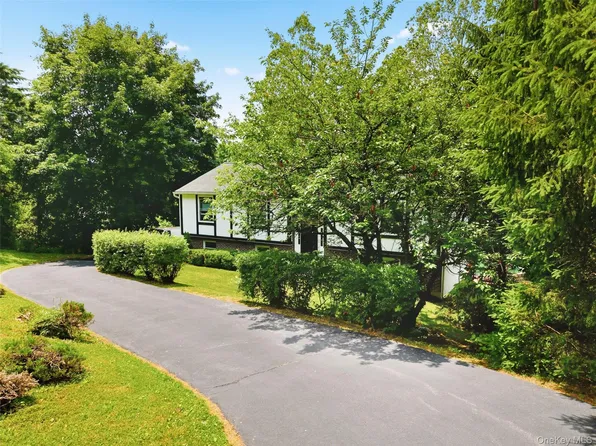 7 Colleen Lane, Wallkill, NY 12589
