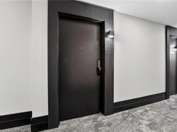 461 Green Rd #822, Stoney Creek, ON L8E 5B4