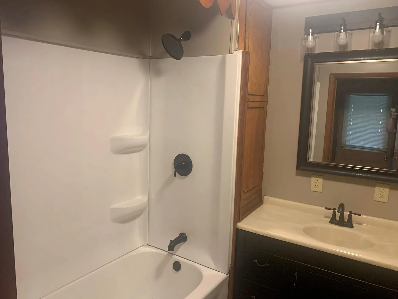 3 bed, 1052 sqft, $1,100 — Photo 2