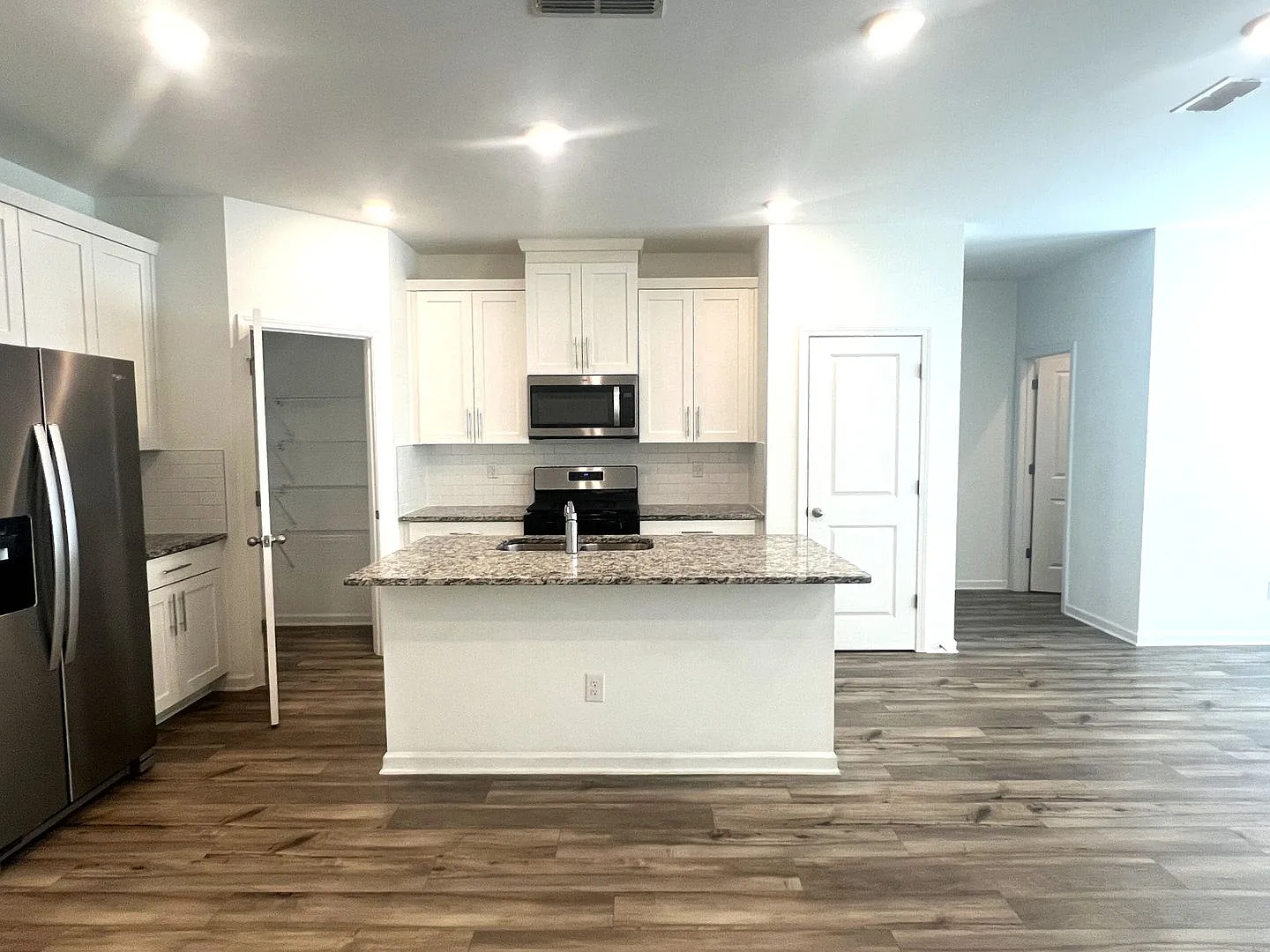 Welcome Home to a Townhome!! — Photo 4