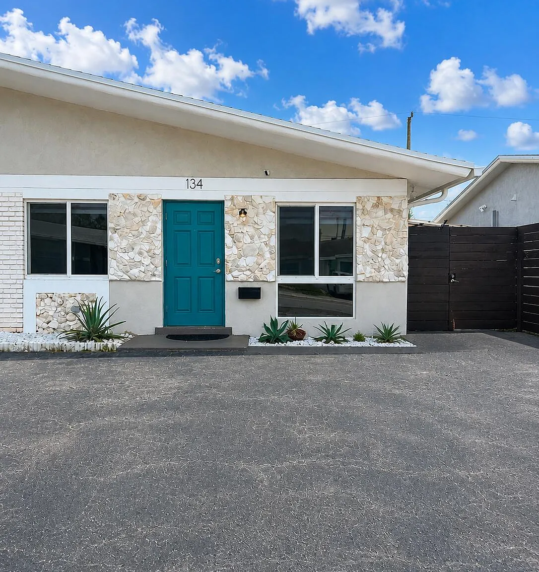 3 bed, 1.0 bath, 2174 sqft, $2,950 — Photo 2