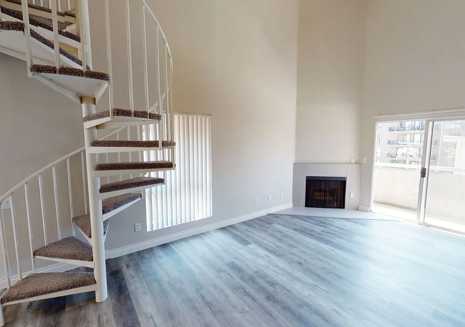 Clark Apartments...Gorgeous 2 Story Penthouse...Full Amenities...CALL NOW! — Photo 3