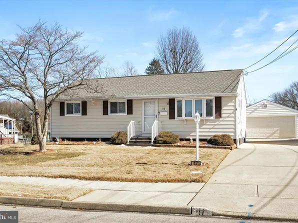 17 Brook Ln, Bordentown, NJ 08505