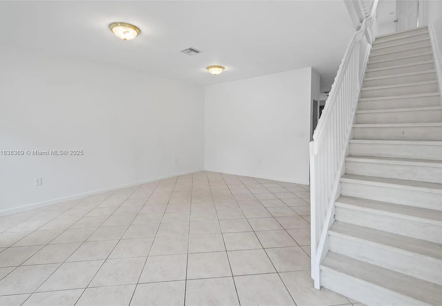 3 bed, 2.5 bath, 1423 sqft, $2,900 — Photo 3