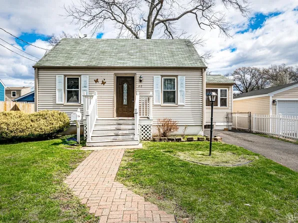40 Chase Ave, Avenel, NJ 07001