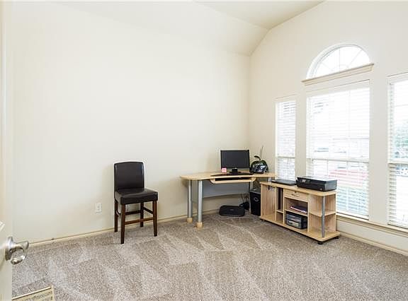 4th image of 5324 Thornbush Dr