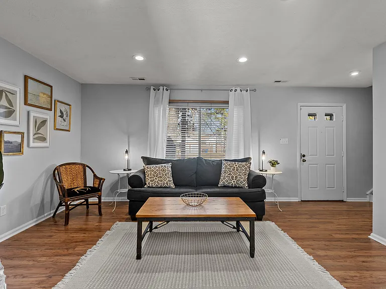 2321 Sierra Dr — Photo 9