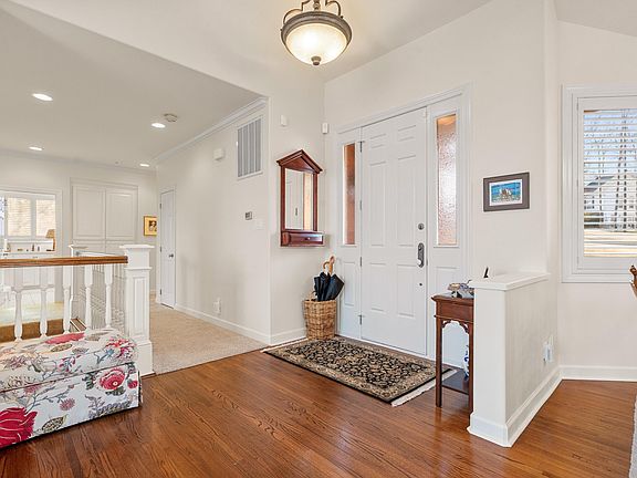 4th image of 30 Stonegate Shores Dr