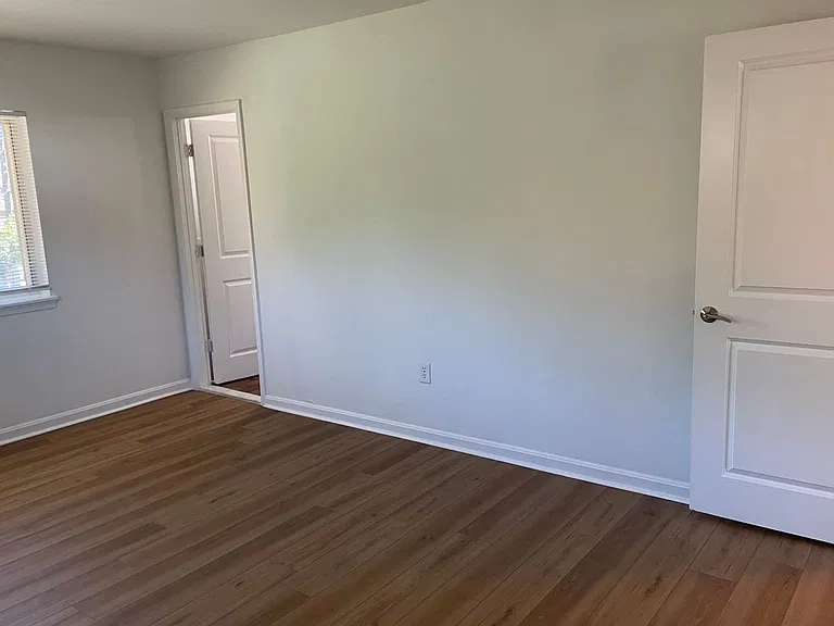 Brooke Court Apartments — Photo 10