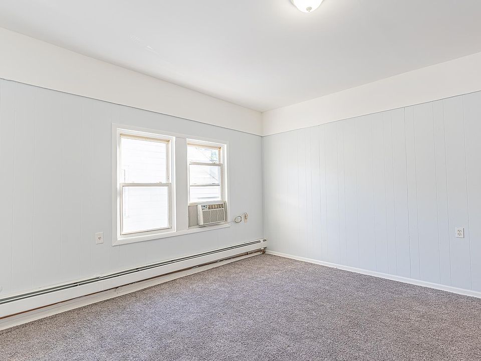 1st image of 39 Florence Ave Floor 2