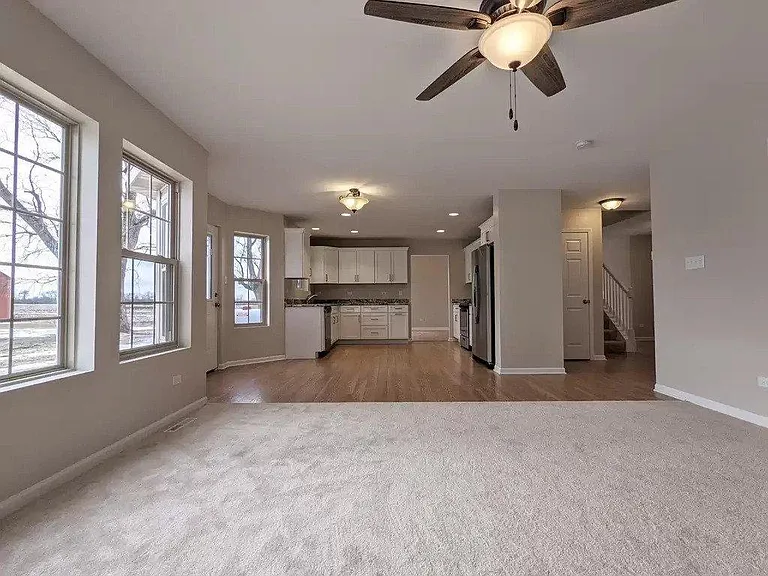 1125 E Goodenow Rd — Photo 5