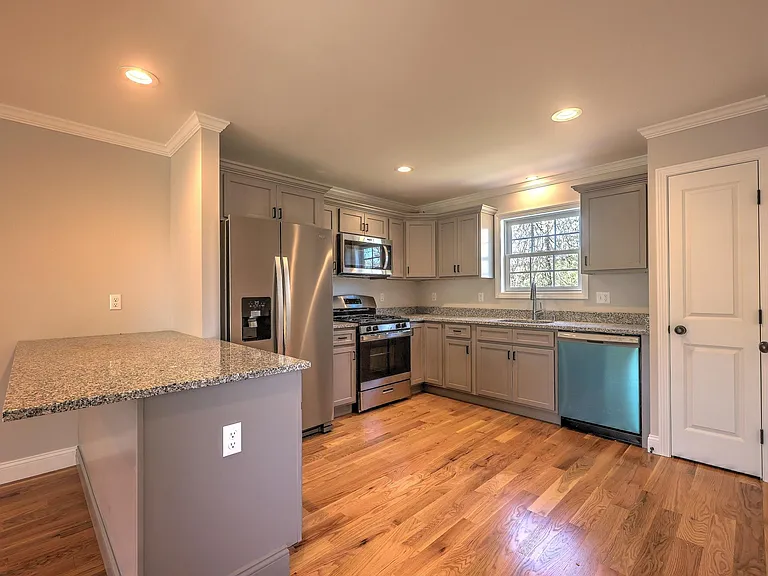 690 New Haven Ave — Photo 13
