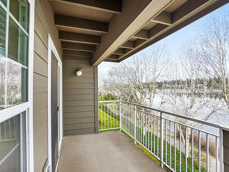 Lakepoint at Inland Shores — Photo 40