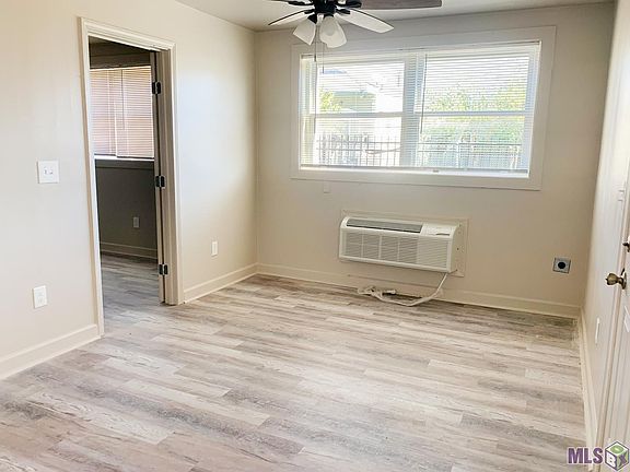 4th image of 2216 Amelia St