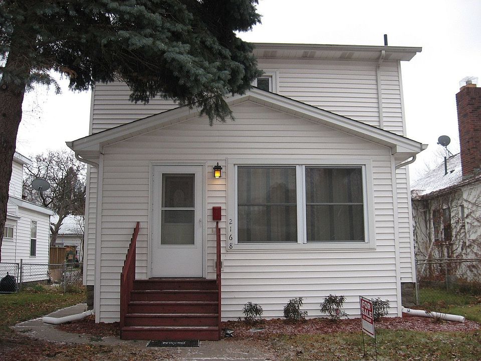 Charming 2 story in Merriam Park