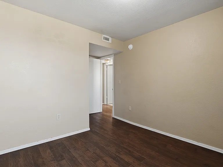 1628 Claudia Dr — Photo 11