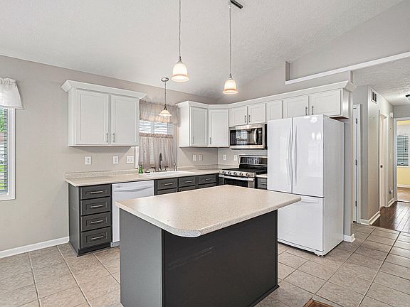 5th image of 465 Jamesgate Ct