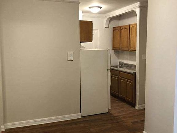 3rd image of 40-15 Hampton St #3C