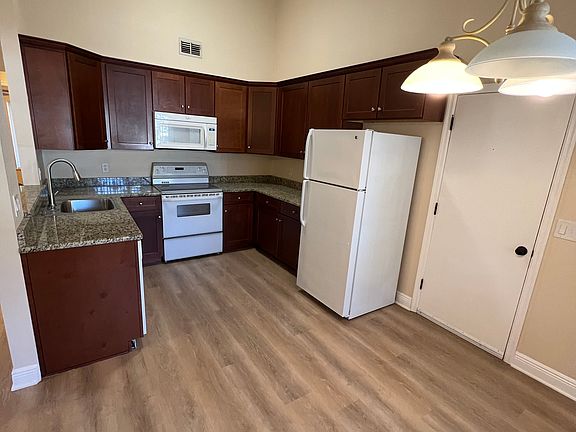3rd image of 3840 Berkshire Ct
