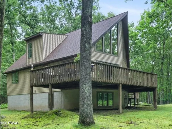 1036 Stone Crop Rd, Hawley, PA 18428