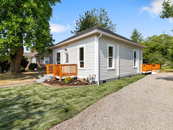 328 Cedar St, Blaine, WA 98230