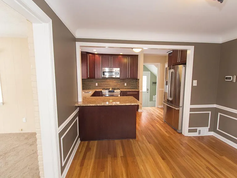 1433 Henrietta St — Photo 11