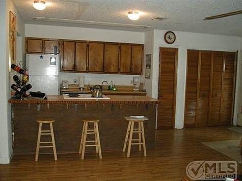 5th image of 828 Shoreline Dr
