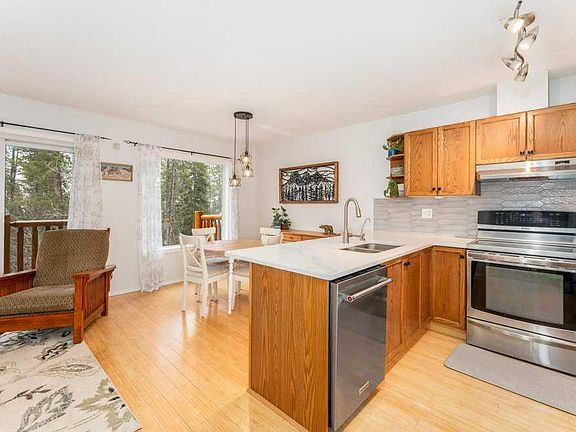 5th image of 1022 SE Rundleview Dr #19