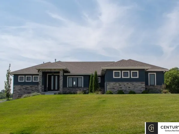 22505 Orchard Plz, Elkhorn, NE 68022