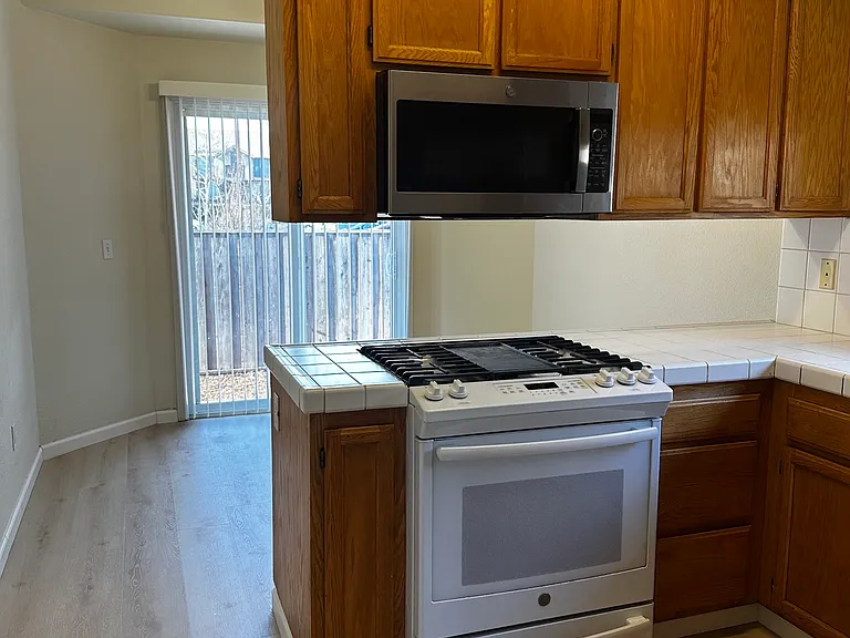 106 Tyson Ct — Photo 3