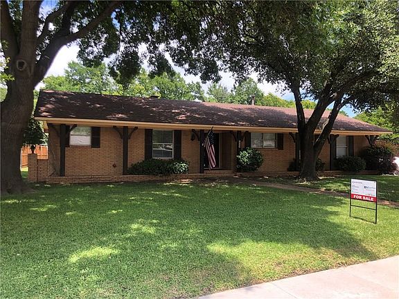 3rd image of 2509 Briarwood Dr