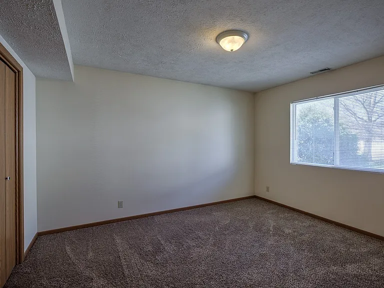 404 Chestnut Dr — Photo 31