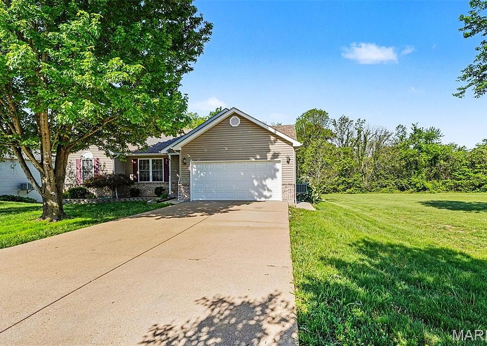 1st image of 5 Alexandria Ln