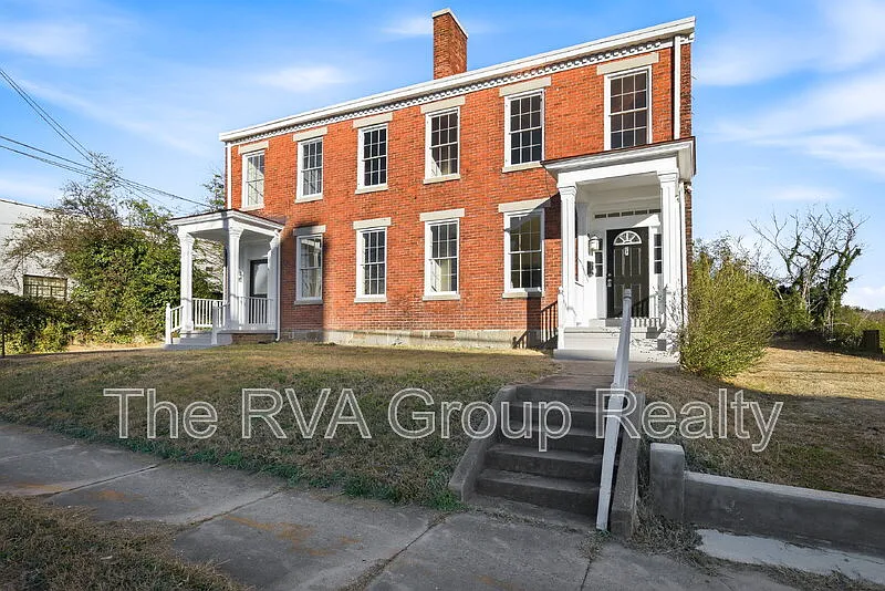 2 bed, 1.0 bath, $1,200 — Photo 2