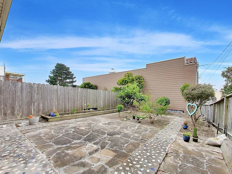 2101 35th Ave — Photo 32