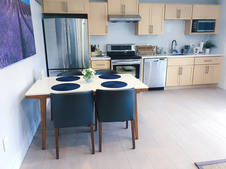 Sea View Ave — Photo 4
