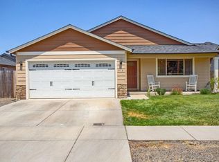 912 Archer Dr, Medford, OR 97501