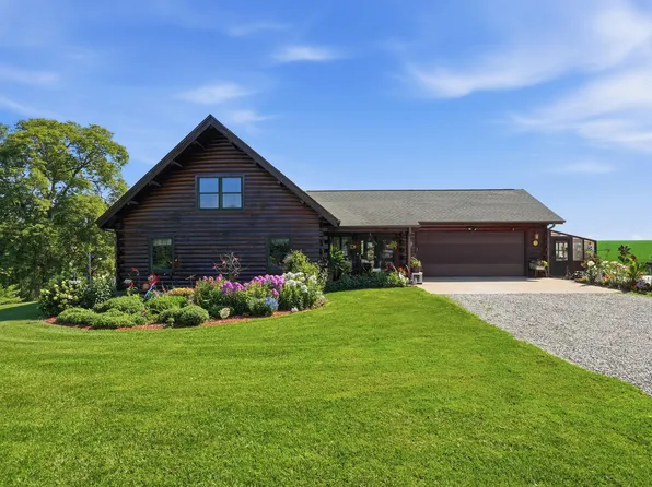 5547 Morse Rd NE, Solon, IA 52333