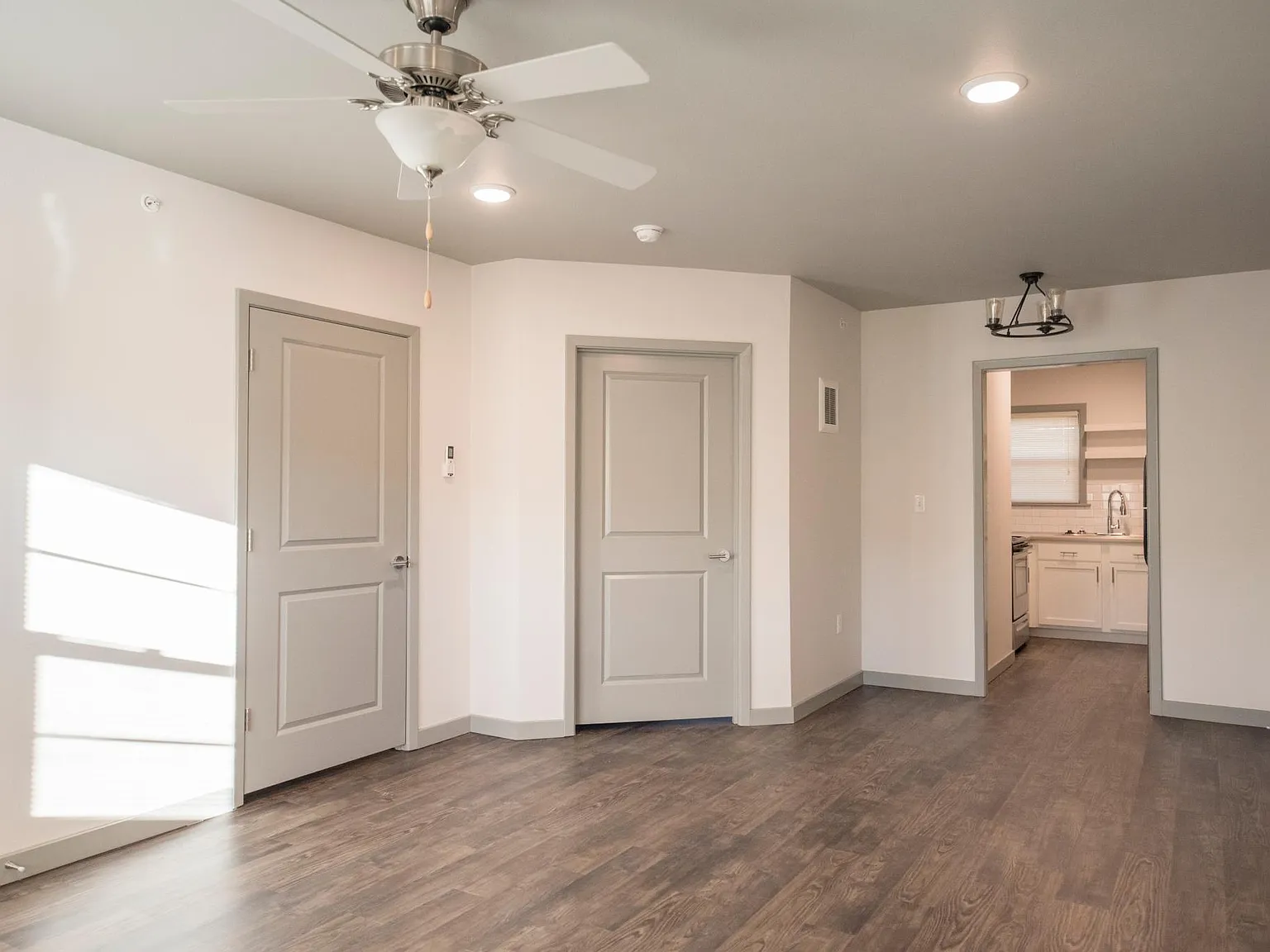 1 bed, 600 sqft, $900 — Photo 2