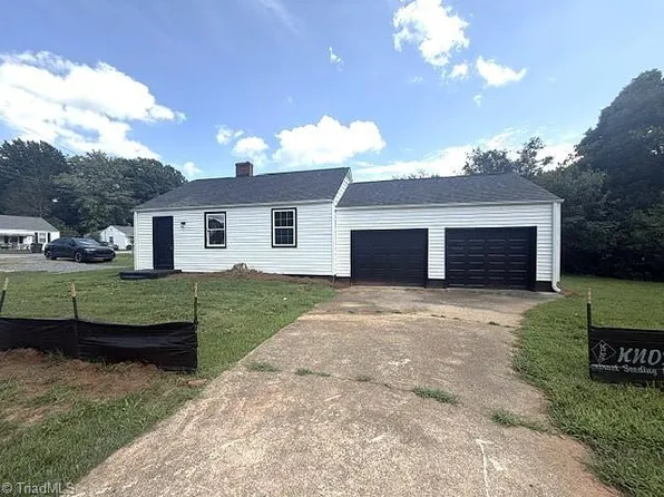 1048 E Clemmonsville Rd, Winston Salem, NC 27107
